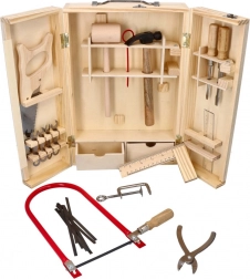 Holzkiste mit Metallwerkzeug