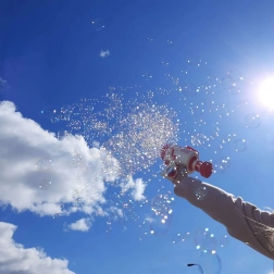 Boblepistol med LED-lys – lyserød raket-boblemaskine