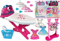 Rožnati set za likanje z desko in obešalniki