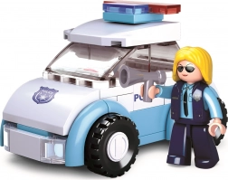 Policjantka z pojazdem od Sluban