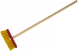Teddies rode kinderbezem met houten steel