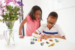 Create and Paint – Safari Magnets and Badges