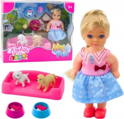 Mini baba két kutyával és tálkákkal