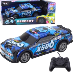 Race RC-auto met verlichte carrosserie, zwart-blauw