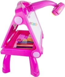 Lyserød tavle med projektor til tegning og maling