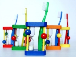 Stojan na zubnú kefku s presýpacími hodinami HESS