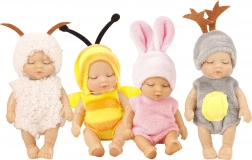 Beba u odjeći s motivima životinja