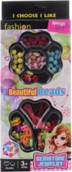 Fädelset mit Kunststoffperlen und Buchstaben in einer Box