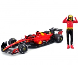 kovový model bburago ferrari sf23 1:24 s figurkou jezdce