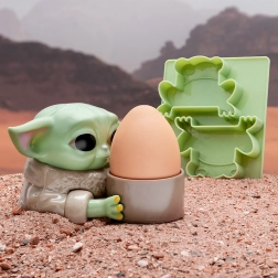 Breakfast Set Mandalorian – Egg Holder and Waffle Mold with Yoda Design