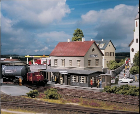 Piko Hobby Burgstein Station H0 Kit