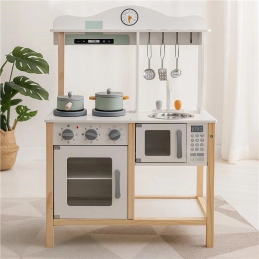 Realistic controls and functional features