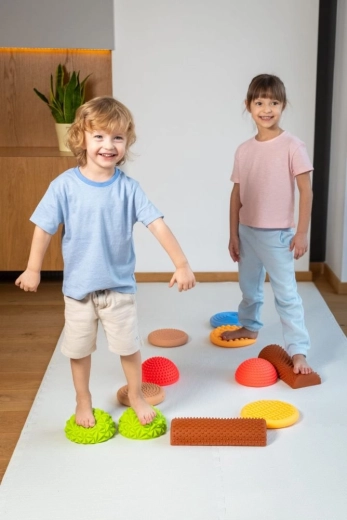 Variable setups and gradual difficulty