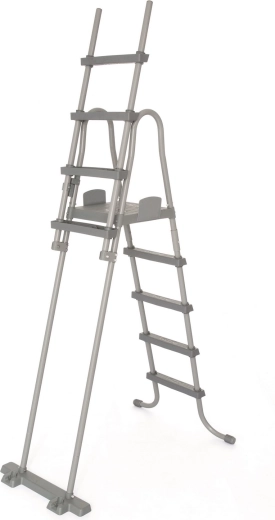 Marches antidérapantes et poignées robustes