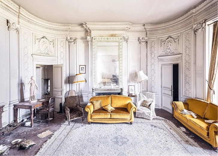 RAVENSBURGER Puzzle Lost Places: White Room (1000 pieces)