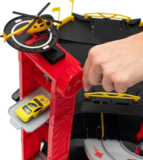 Ascenseur manuel et aire d’atterrissage pour hélicoptère