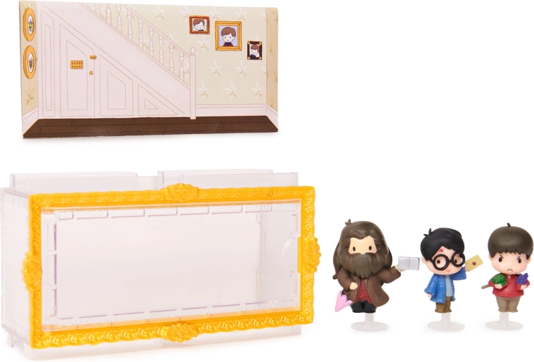 Detailed mini figures with accessories