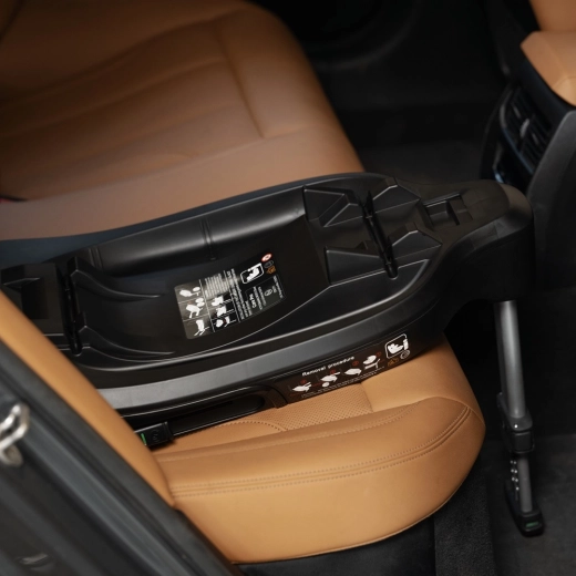 Installazione sicura con ISOFIX e gamba di supporto