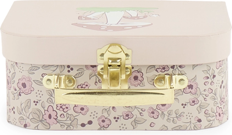 Sturdy build with metal hardware