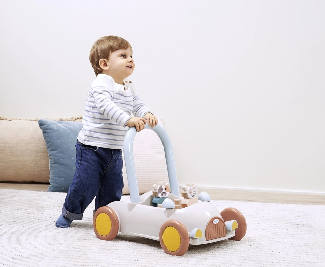 Stable push car for first steps