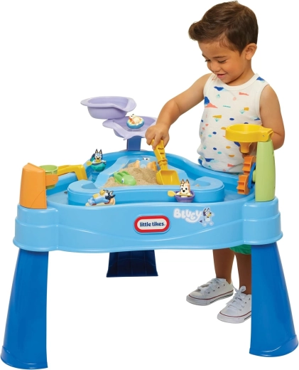 2-in-1 fun: play at the table or on the floor