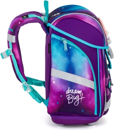 Lightweight and spacious: 970 g and 26 liters