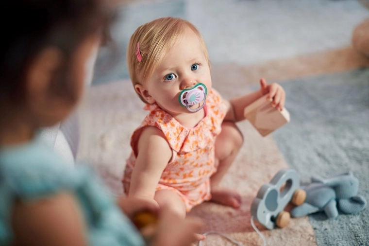 Ortodontska silikonska cuclja z naravnim občutkom
