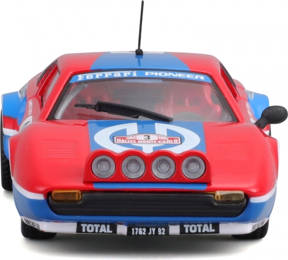 Detailní karoserie s rally světly