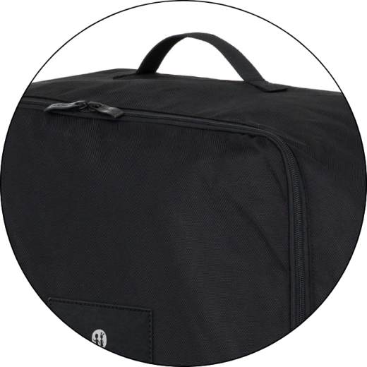 Quick access thanks to the full-length zipper