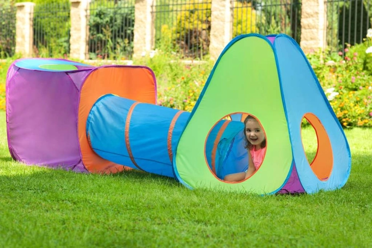 Versatile fun with two tents and a tunnel