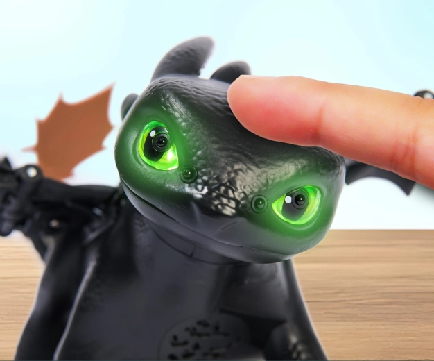 Light-up eyes and plasma blast