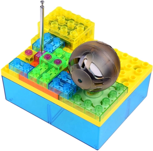 Educational building kit radio for young electronics enthusiasts