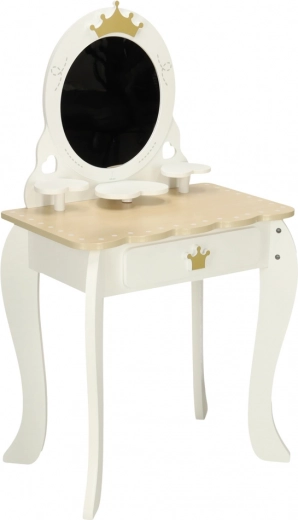 Praktické úložné prostory a velké zrcadlo