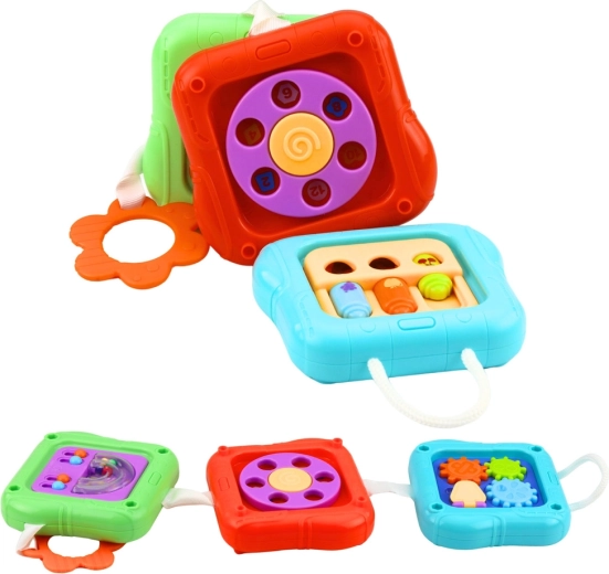 Versatile play: cube and 3 double-sided panels