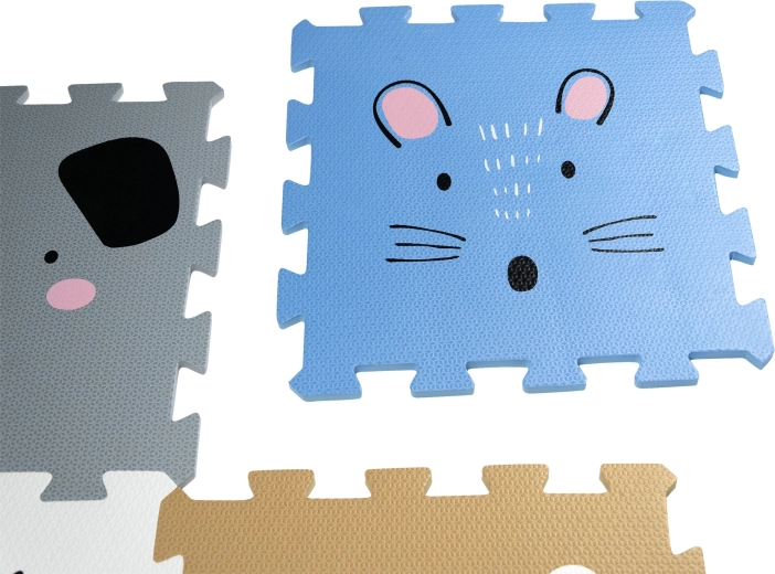 Easy assembly and versatility