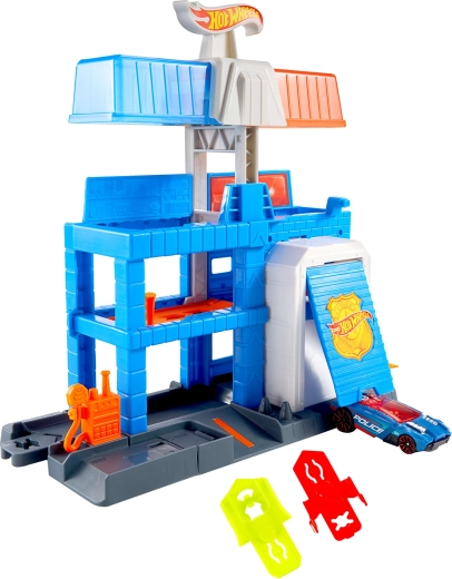 Tři patra plná akce a rychlých výjezdů