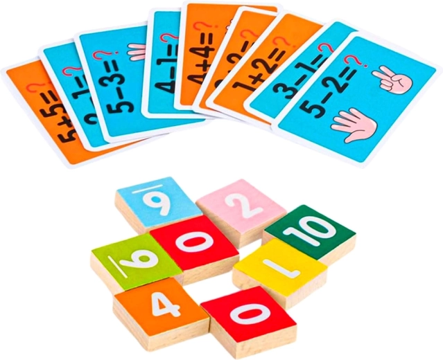 Carte a doppia faccia e cifre in legno