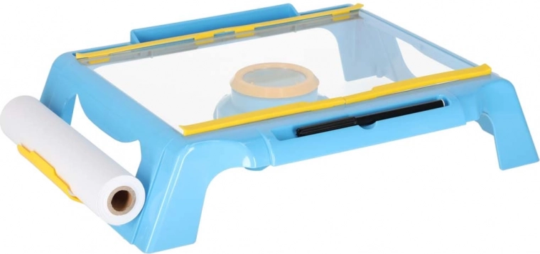 Udoban crtaći stol s davačem papira