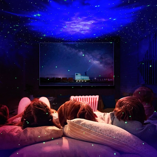 8 načinov projekcije in nastavljiva svetlost