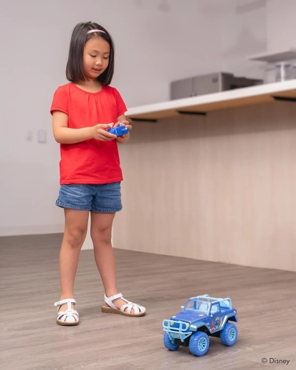 Nagy terepkerekek és megemelt felfüggesztés