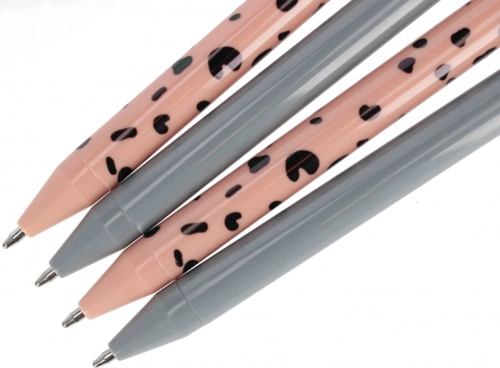 Stylish color combination in a 4-piece set