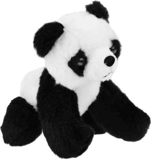 Realistické černo‑bílé provedení