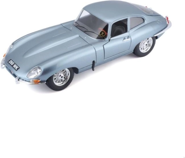 Kovová karoserie s detailním zpracováním