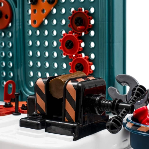 Interactive pegboard with gears