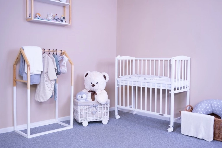 Mobile and stable thanks to braked wheels