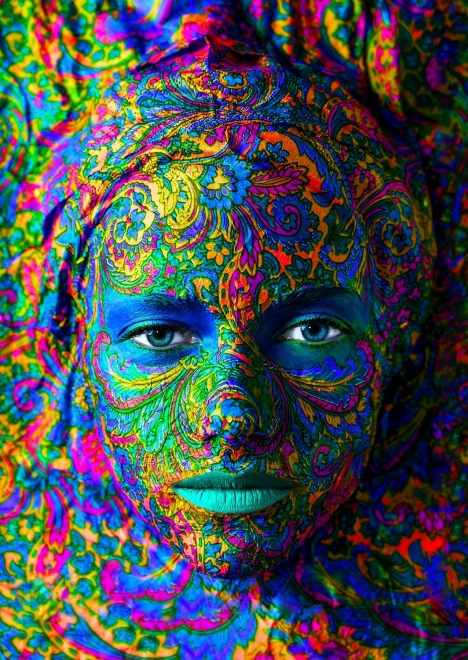 Puzzle Artistically Made-Up Woman 1000 Pieces