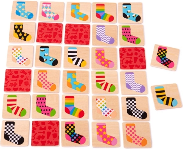 Pexeso en bois avec chaussettes pour enfants