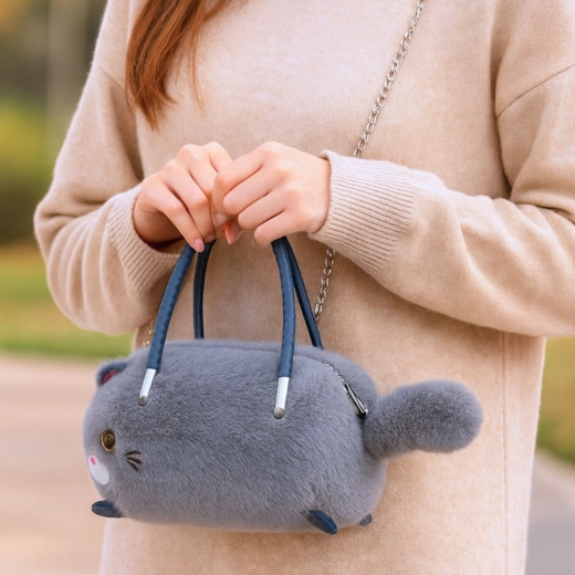 Two handles and a detachable metal chain