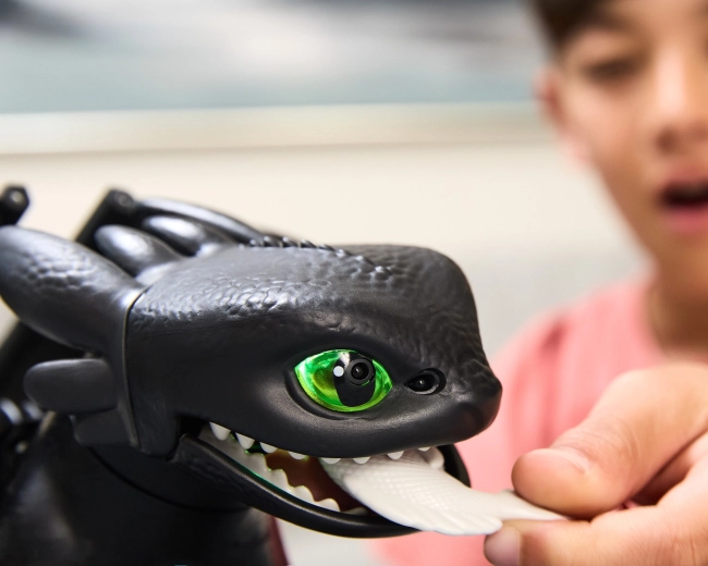 Feed and train: reacts to touch and movement