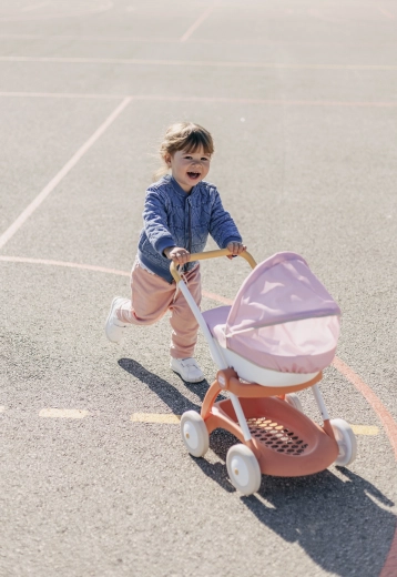 Stabilna metalowa rama i ciche koła